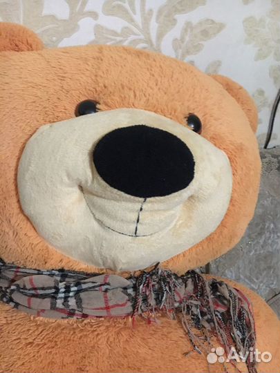 Огромный Мишка