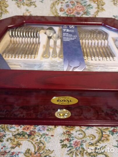 Набор столовых приборов на 12 персон