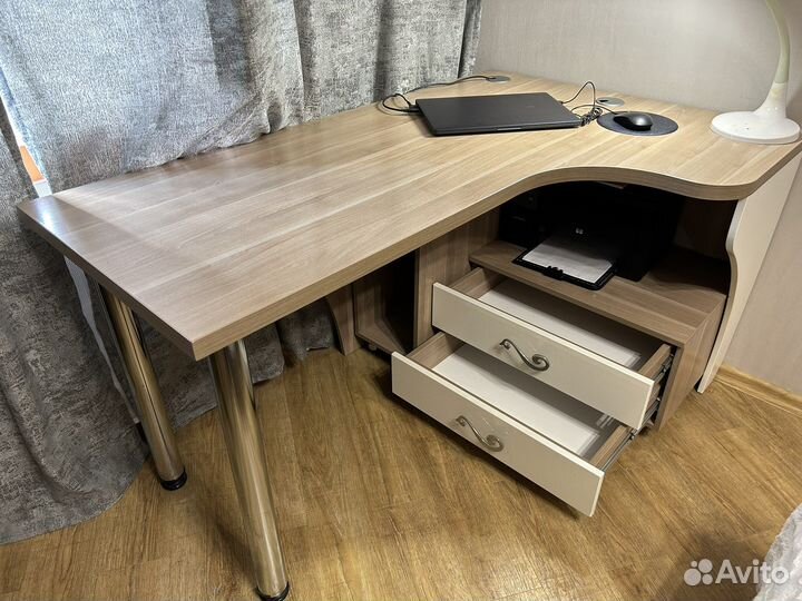 Рабочий стол для школьника