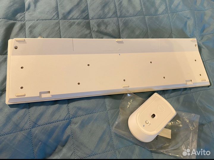 Белая беспроводная клавиатура dell с мышкой