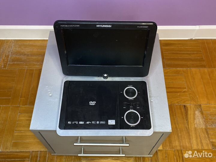 Портативный DVD-плеер Hyundai H-lcdvd908t