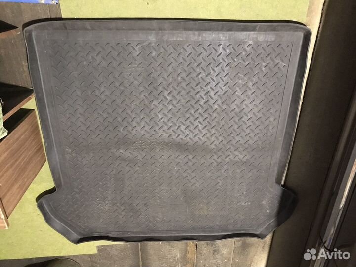 Автомобильный коврик в багажник