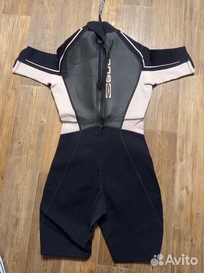 Неопреновый гидрокостюм женский 42 размер