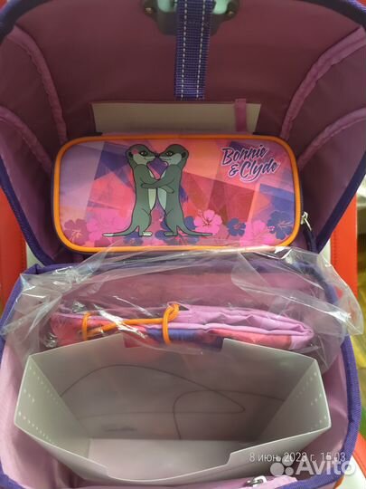 Рюкзак новый для девочки фирма Schneiders