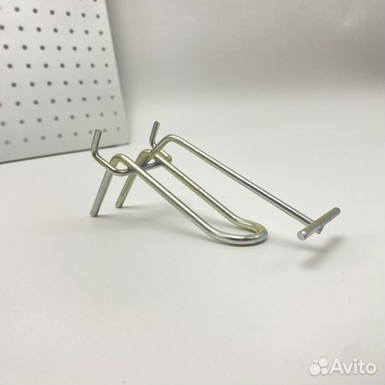 Крючок на перфорацию двойной с ценникодержателем