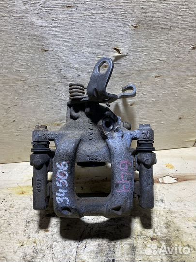 Суппорт задний левый Volkswagen Jetta 6 S51