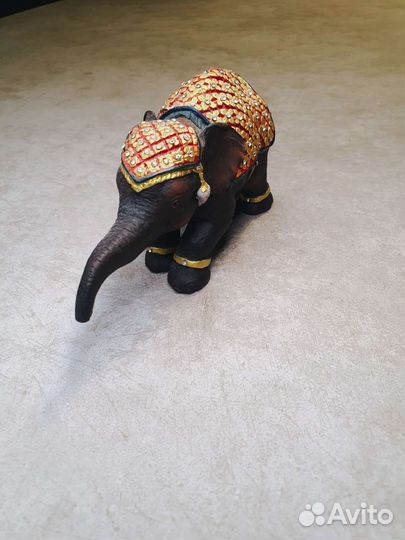 Статуэтка слон