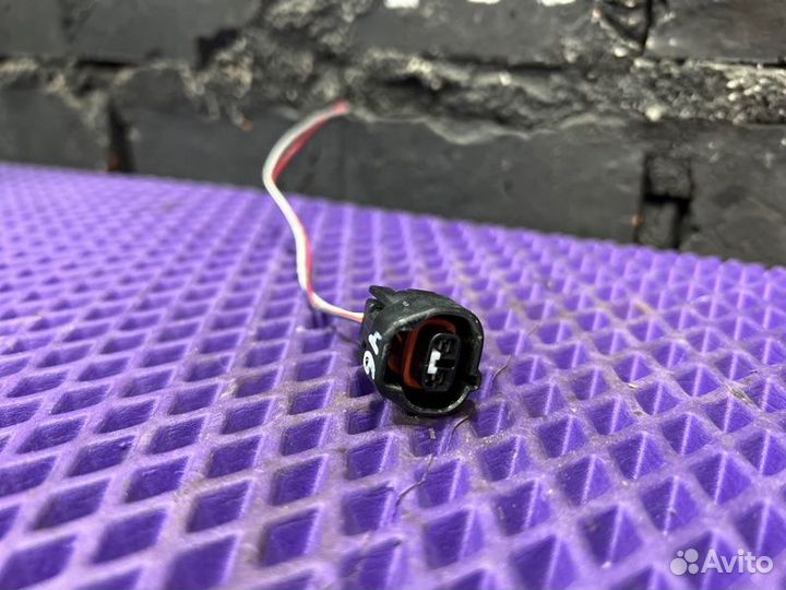 Фишка Toyota Passo KGC10-0263924 1KR 2009