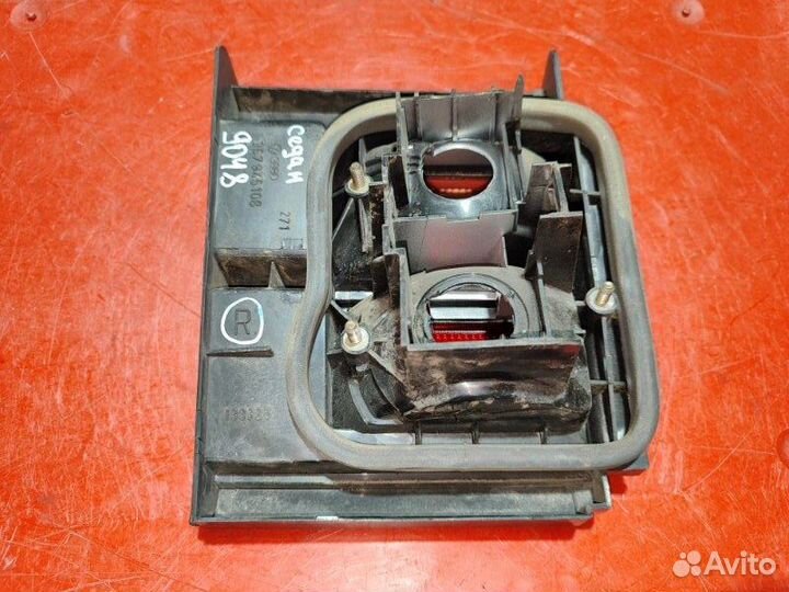 Фонарь задний правый Volkswagen Passat B3 седан