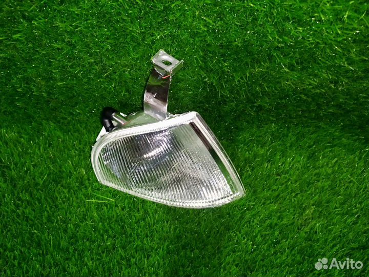 Поворотник правый Skoda Octavia