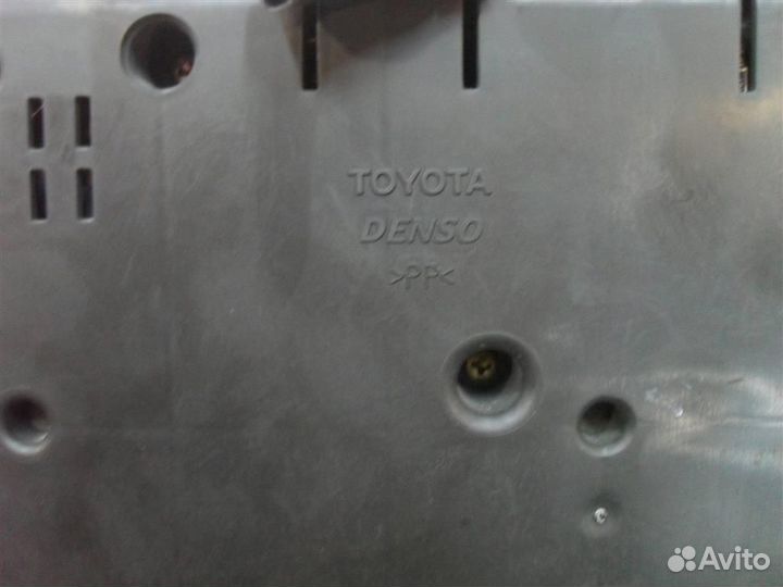 Приборная панель Toyota Corolla Verso R1 2004