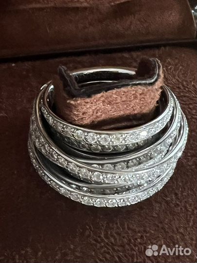 Кольцо с бриллиантом