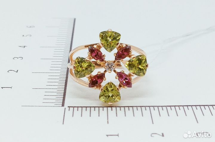 Золотое кольцо с камнем 18р