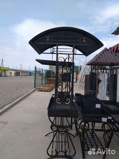 Кованые мангалы с крышей