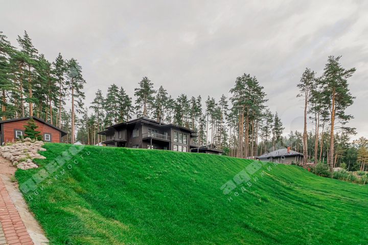 Коттедж 535 м² на участке 30 сот.