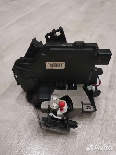 Замок двери задний правый на Audi A6