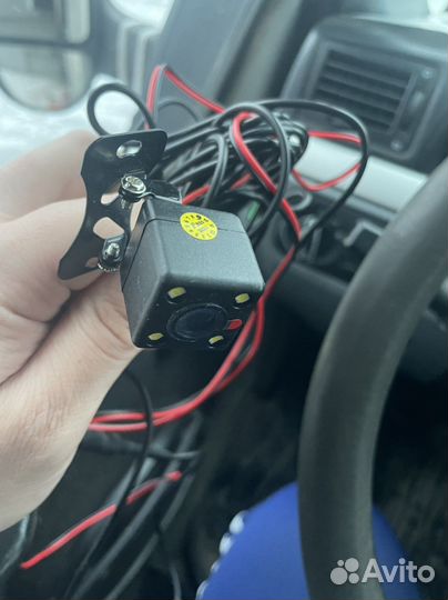 Экран и камера заднего вида