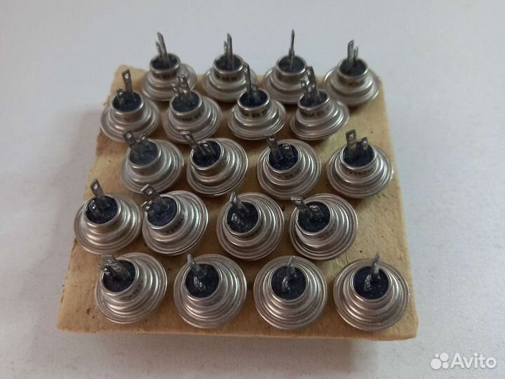 Тиристоры 2у202м, 2у201е, 2у208г