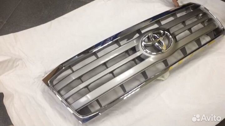Решётка, облицовка радиатора на Toyota Lend Cruise
