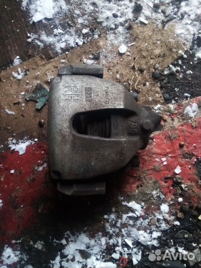 Суппорт передний mazda 3 правый