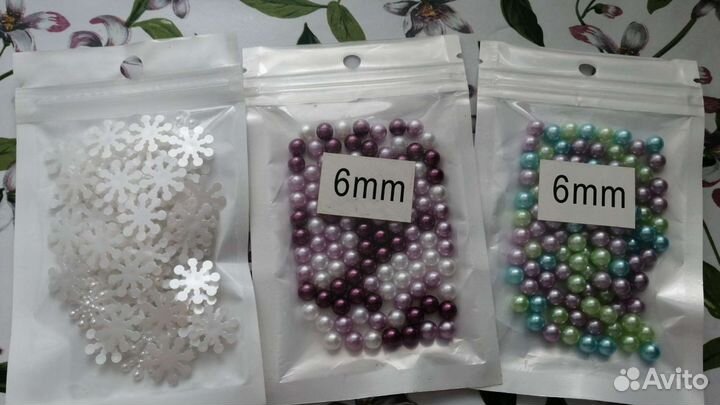 Стеклянные и пластиковые бусины, пришивные и клеев