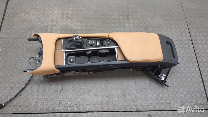 Консоль салона Volvo S90, 2018