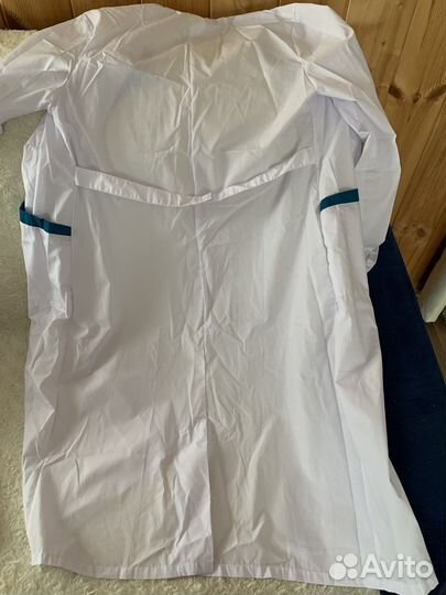 Белый медицинский халат женский