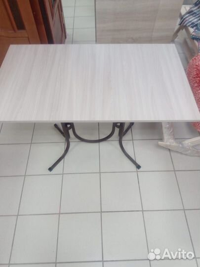 Стол обеденный