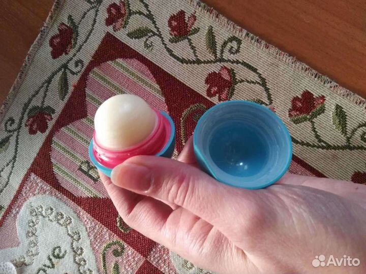 EOS культовый бальзам для губ, США