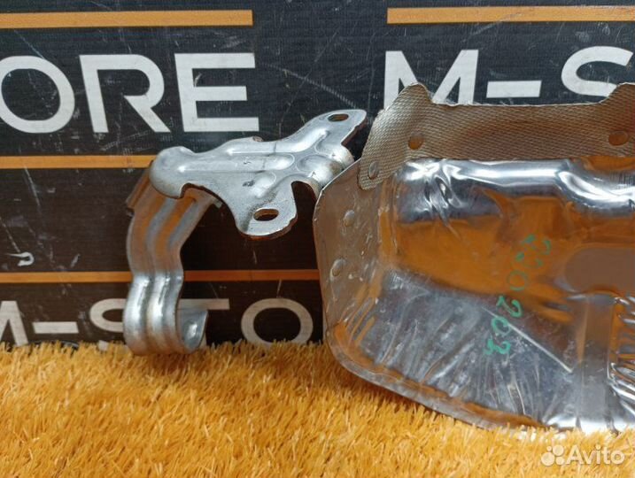 Тепловой экран Mercedes-Benz C-Class W204 276.957