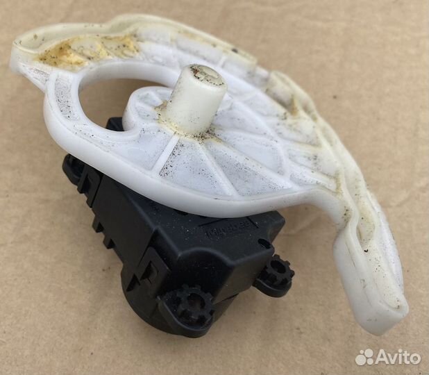 Моторчик заслонки печки Mitsubishi Lancer X