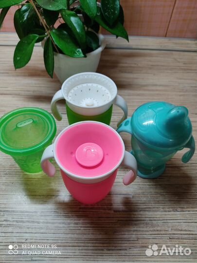 Поильники и бутылочки с соской для грудничков