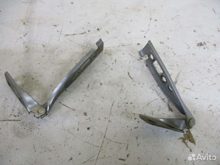 Петля капота Форд Фьюжн 2008