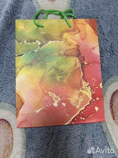 Подарочные бумажные пакеты