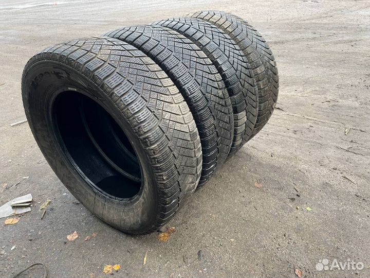 Pirelli Ice 225/65 R17