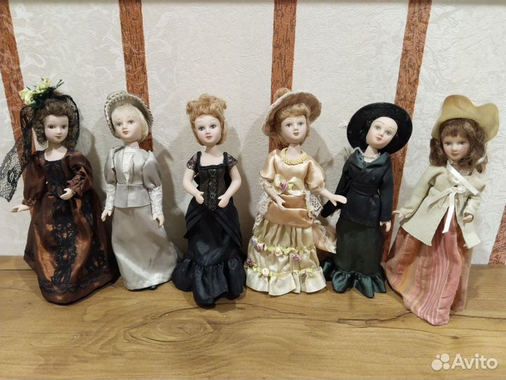 Куклы фарфоровые в костюмах