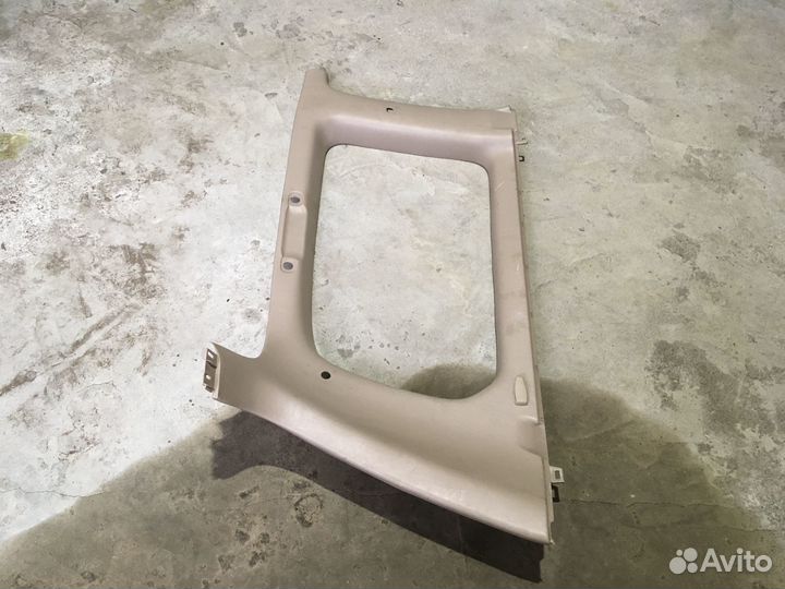 Накладка стекла багажника левая Toyota land cruise