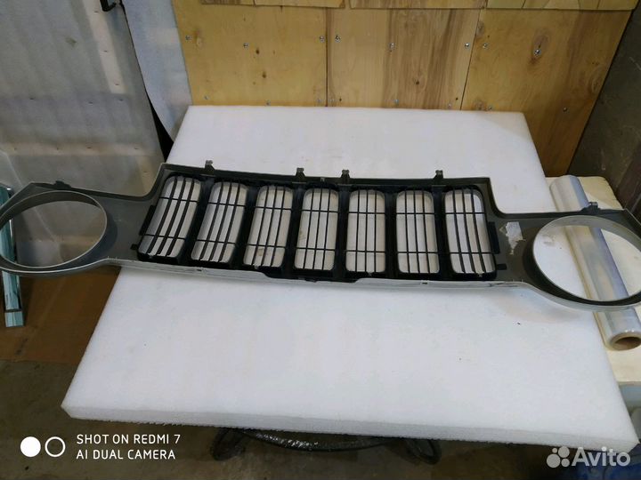 Решетка радиатора Jeep Liberty 01-05 г kj