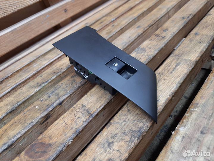 Блок управления стеклоподъемниками передней правой