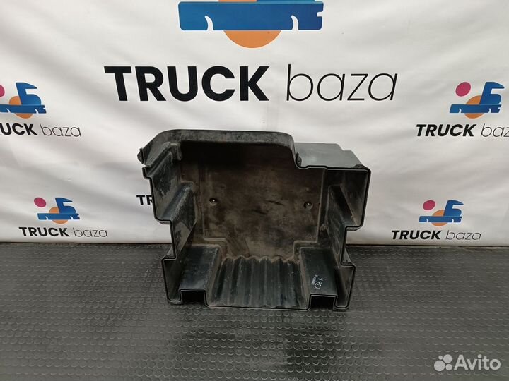 1368673 Ящик инструментальный правый