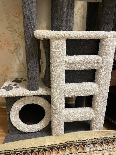 Домик лежанка для кошки с когтеточкой