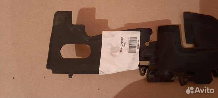 Дефлектор радиатора Л. VW Polo 5/2015