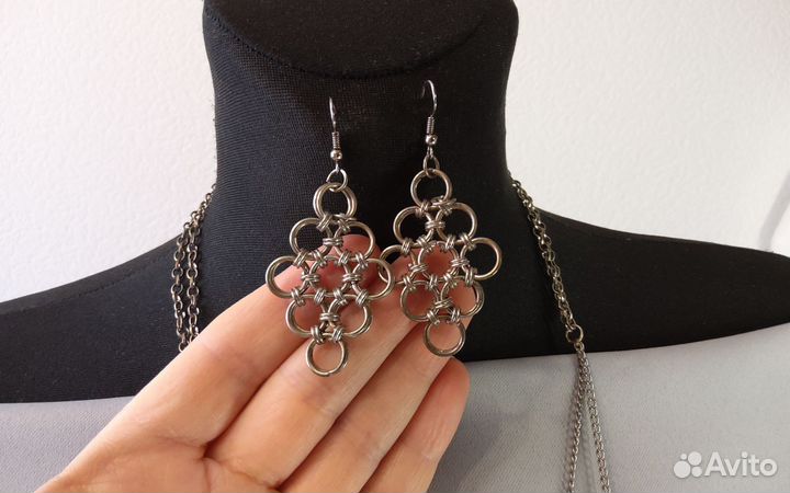 Комплект бижутерии серьги и бусы