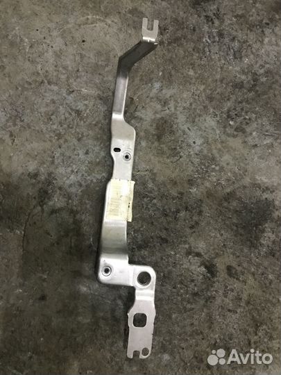 Кронштейн левого крыла Audi A6 C7 4G0807591B