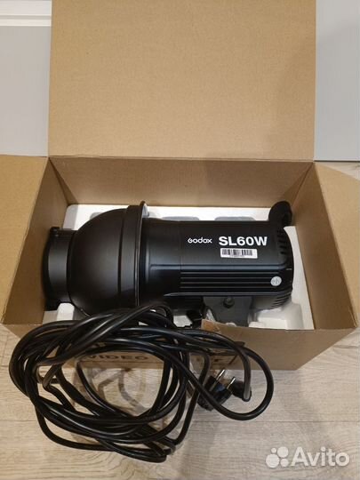 Осветитель светодиодный Godox SL60W студийный