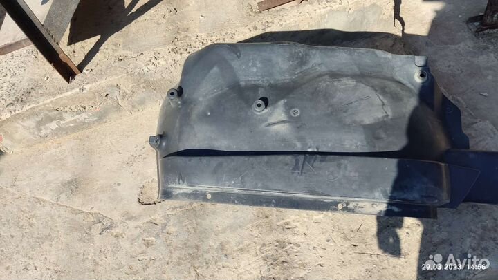 Подкрыльник правый передний на хаммер 3