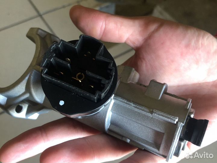 Замок зажигания с контактной группой и ключами