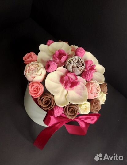 Цветы из Бельгийского Шоколада в Шляпной Коробке