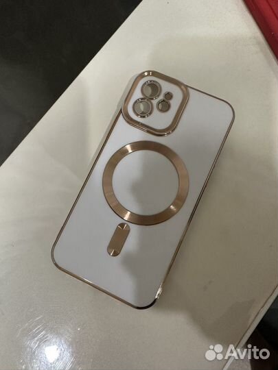 Чехлы на айфон 12