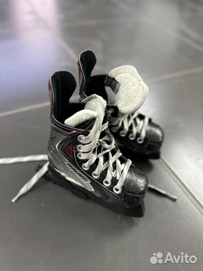 Продам детские хоккейные коньки Bauer Vapor